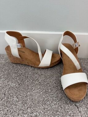 Dreampairs white sandals